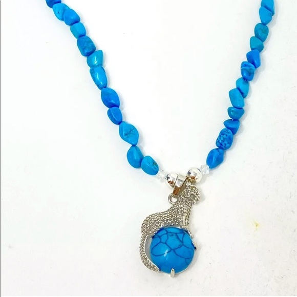 Magnesite necklace with tiger pendant + earrings - Picture 6 of 7